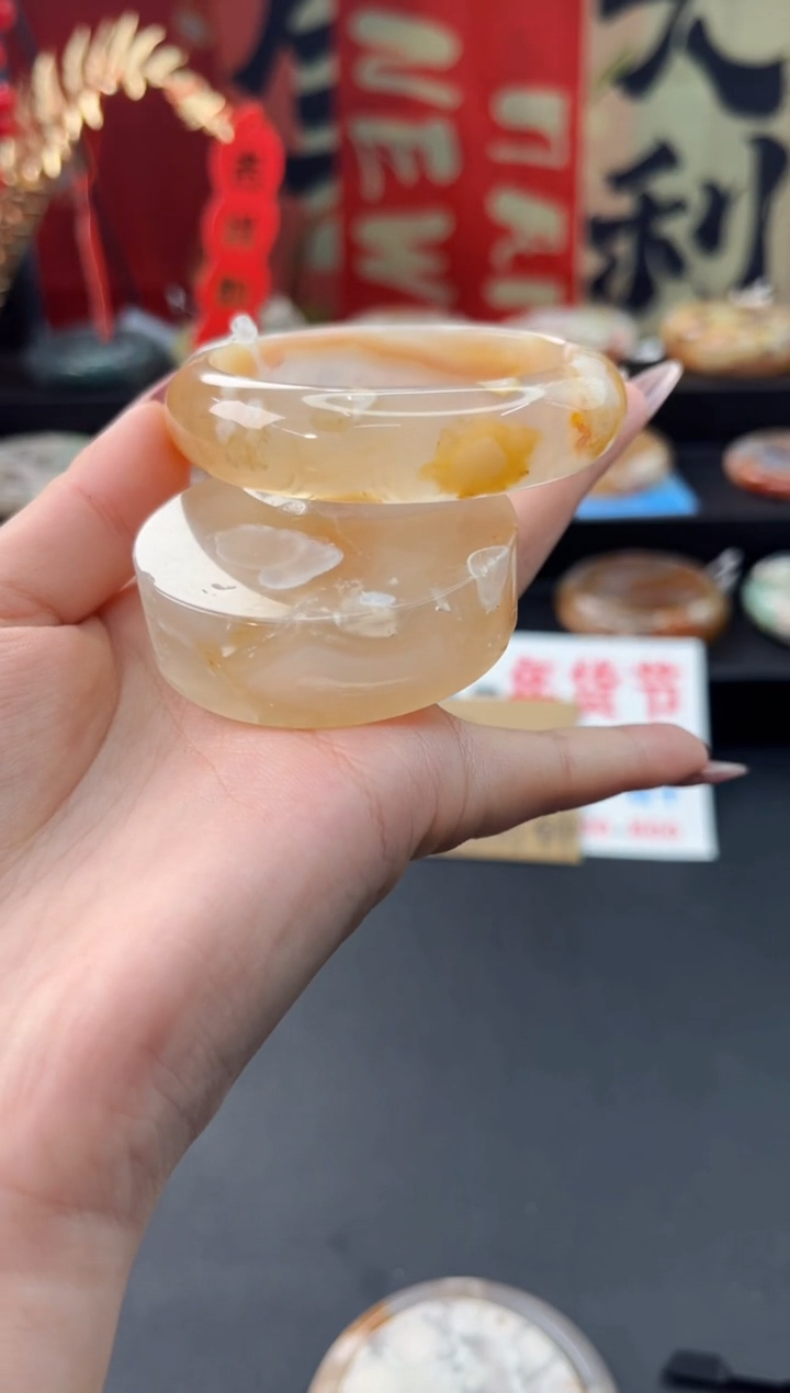 【闪购商品】石英质玉手镯未镶嵌赠送镯心（54圈口）无证书