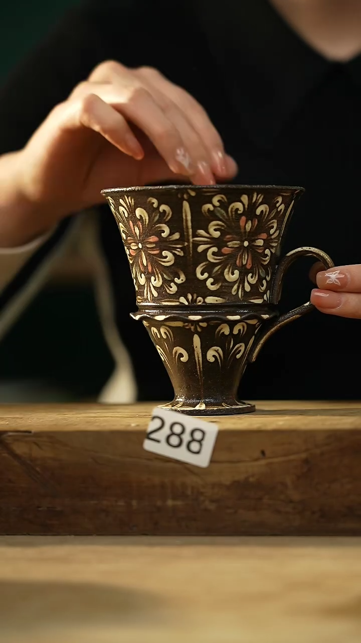 【闪购商品】瓷片新品！设计师款手绘/咖啡杯 听歌