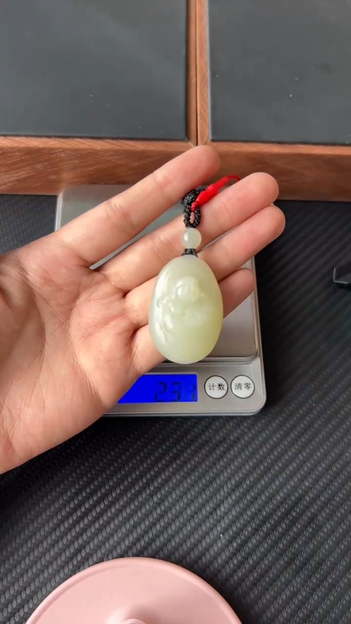 【闪购商品】和田玉吊坠(赠链)未镶嵌且末微色差迪克兰一细