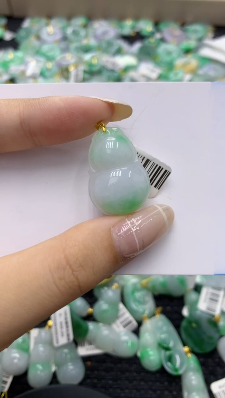 翡翠18K金镶嵌颈饰天然缅甸翡翠A货