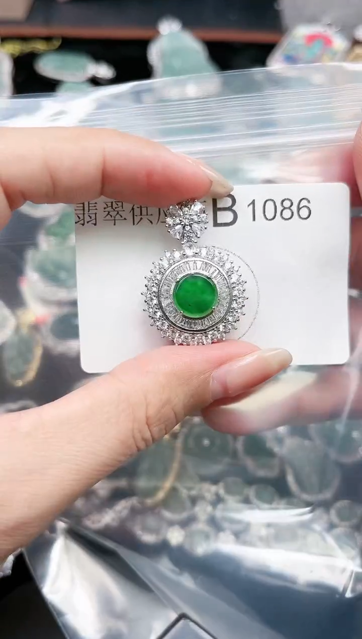 【闪购商品】翡翠颈饰未镶嵌赠皮绳1086