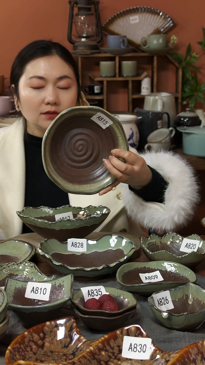 陶瓷A815陶瓷粗陶花边碗一个微瑕19*5