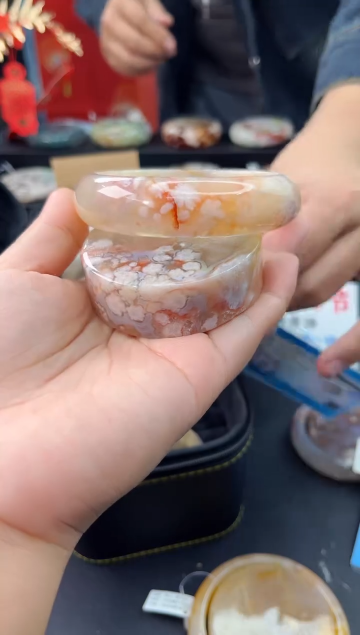 【闪购商品】石英质玉手镯未镶嵌赠送镯心（64圈口）