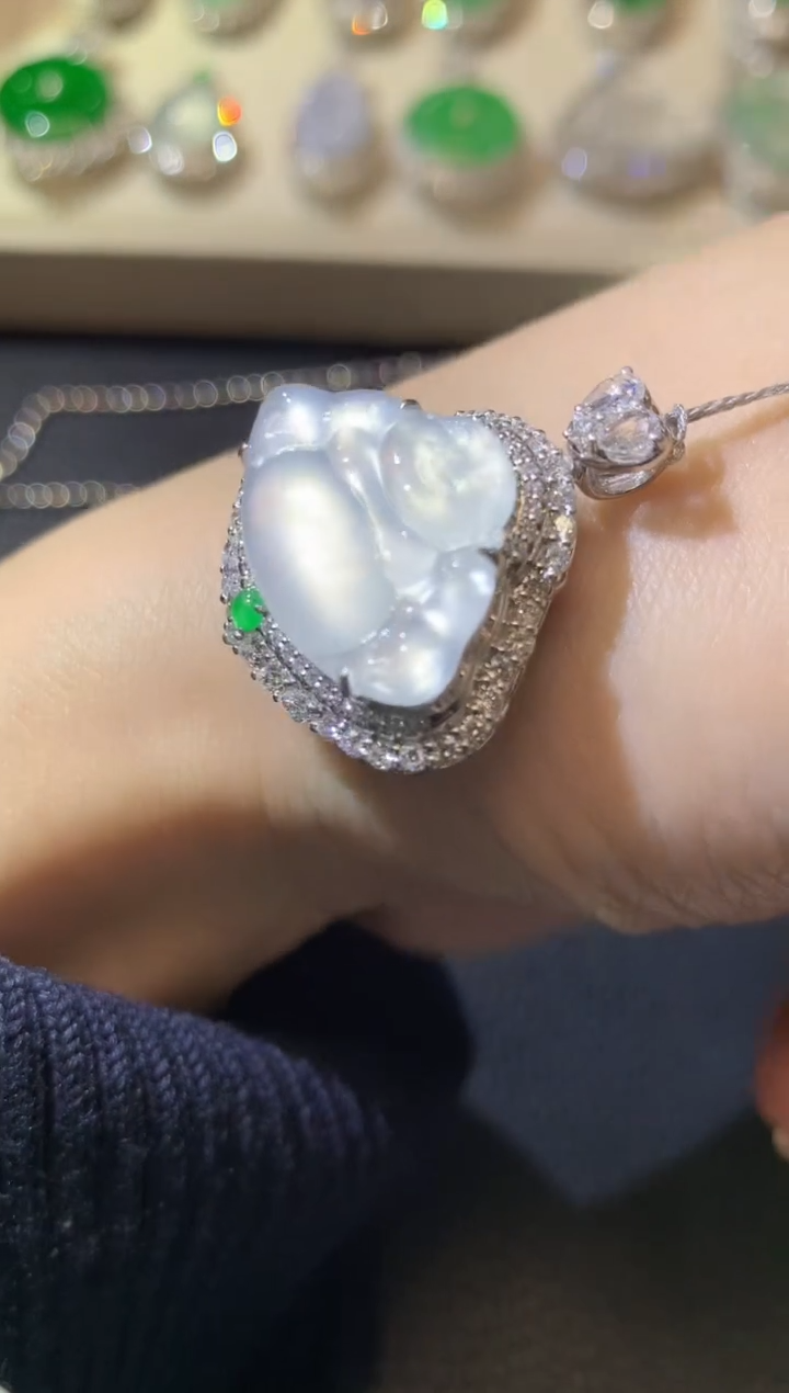 【闪购商品】翡翠吊坠(不含链)18K金镶嵌A40