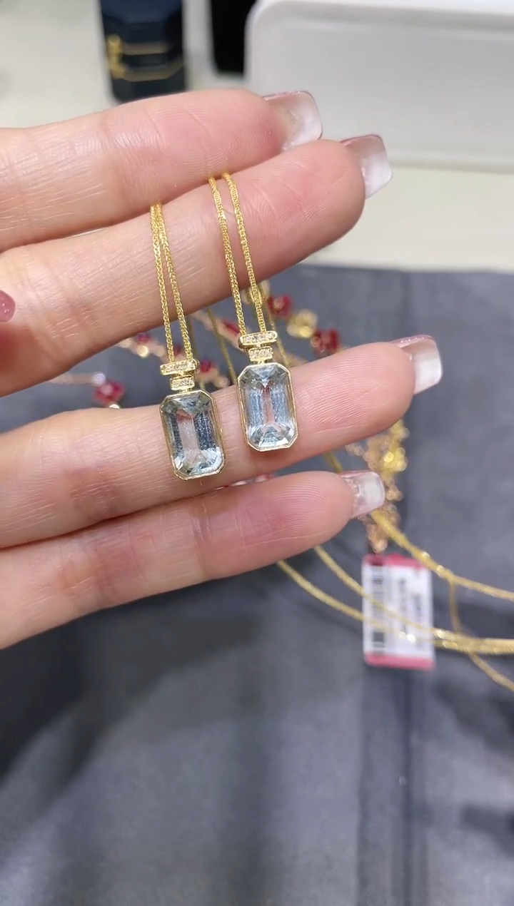 【闪购商品】海蓝宝石项链18K金镶嵌多样性发其一