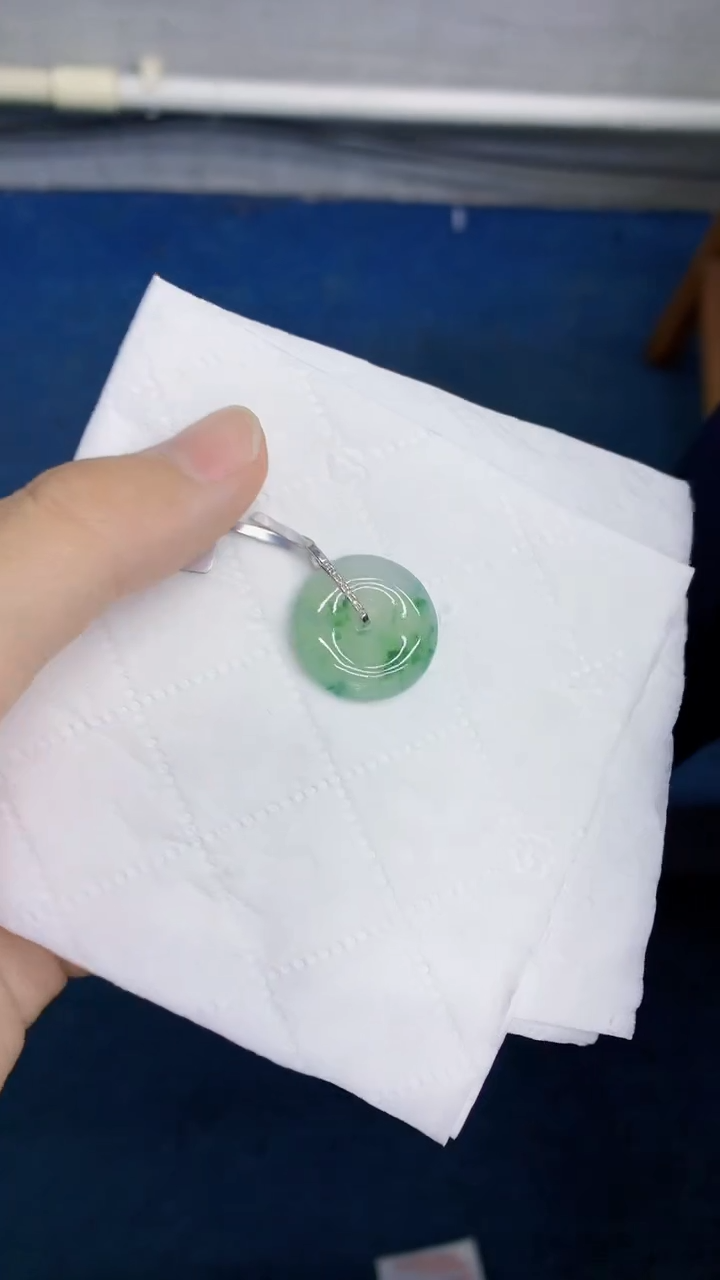 翡翠18K金镶嵌颈饰             1