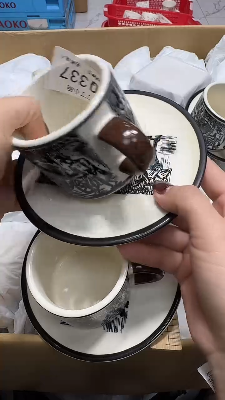 瓷片延****楼337         