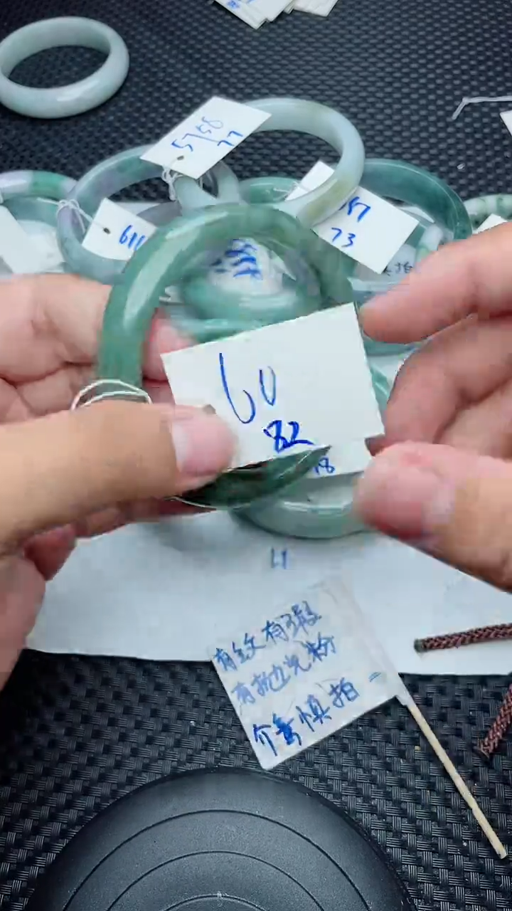 未镶嵌手镯翡翠82