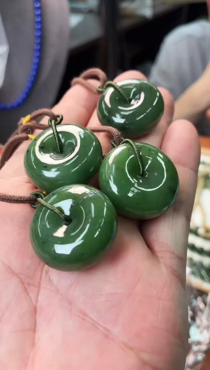 吊坠(赠链)未镶嵌和田玉t49多样性其一