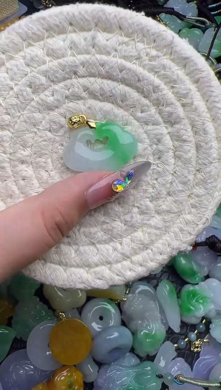 翡翠未镶嵌颈饰天然缅甸翡翠吊坠