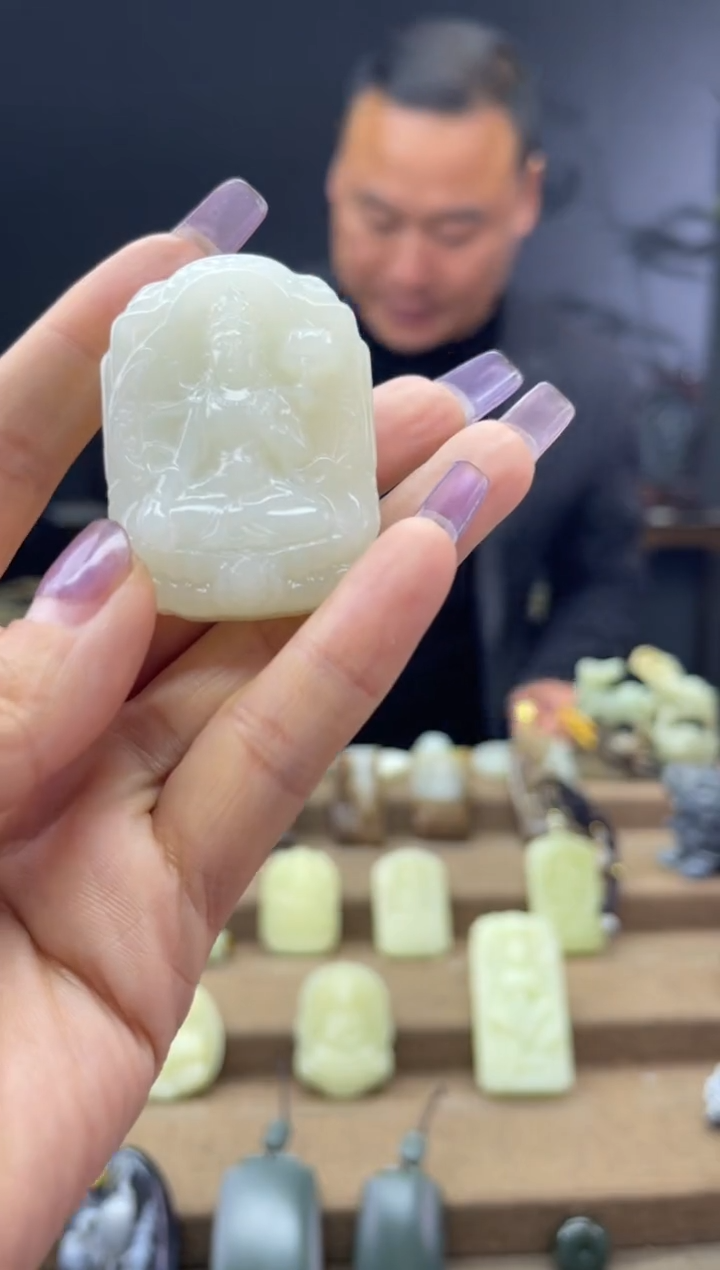 颈饰未镶嵌和田玉1