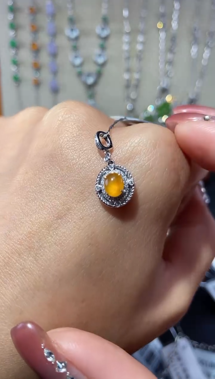 【闪购商品】翡翠颈饰18K金镶嵌吊坠