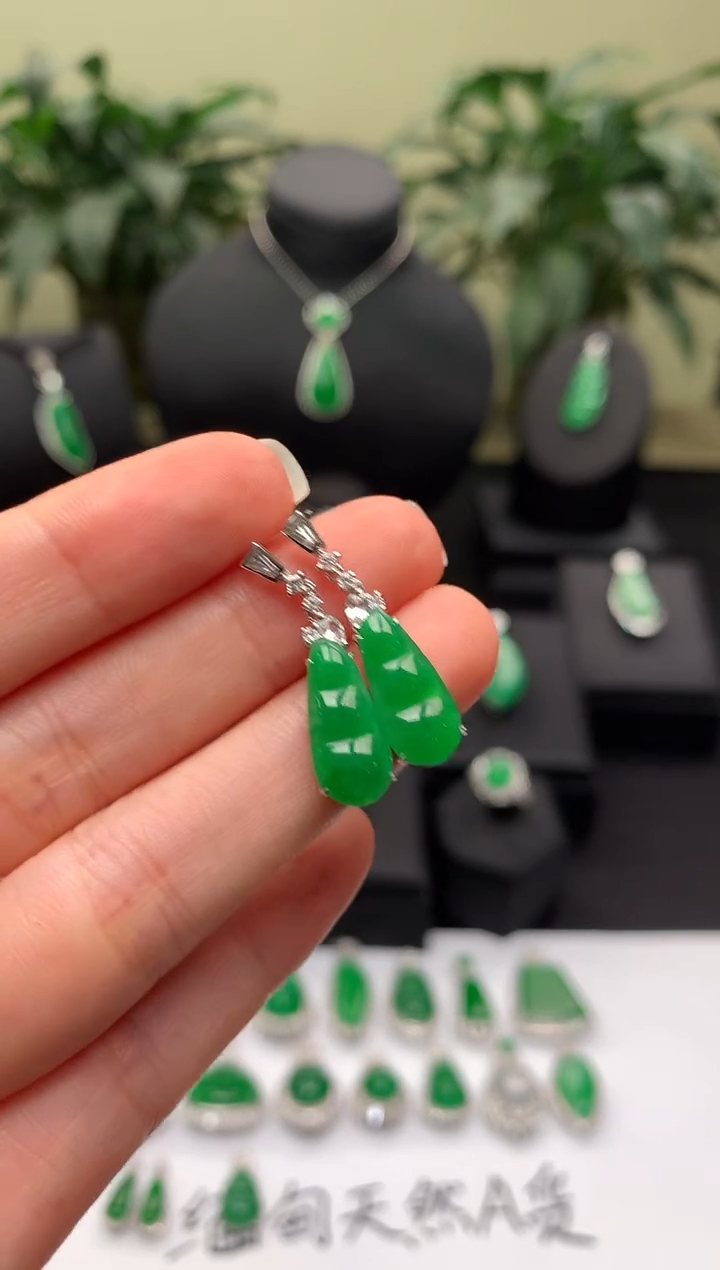 【闪购商品】翡翠耳饰18K金镶嵌耳饰
