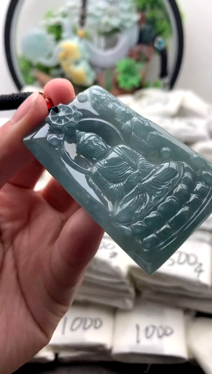 翡翠未镶嵌颈饰大日如来【品质一般能接受再拍】