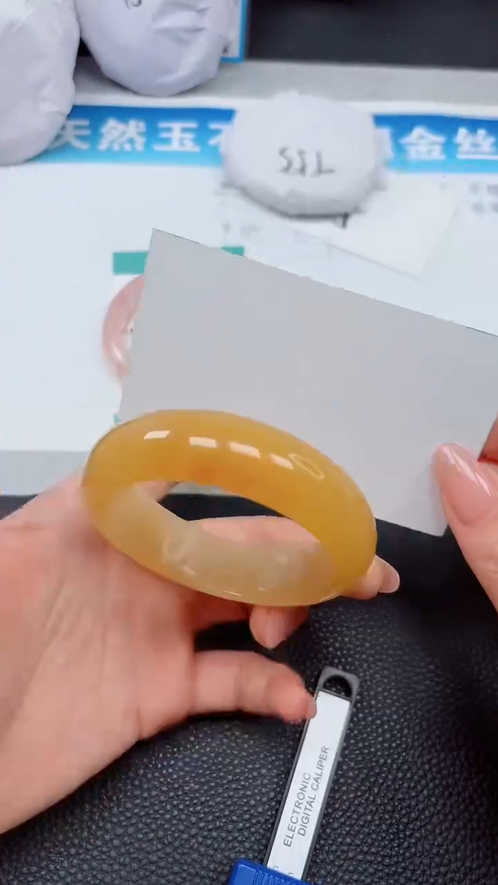 【闪购商品】石英质玉手镯未镶嵌398