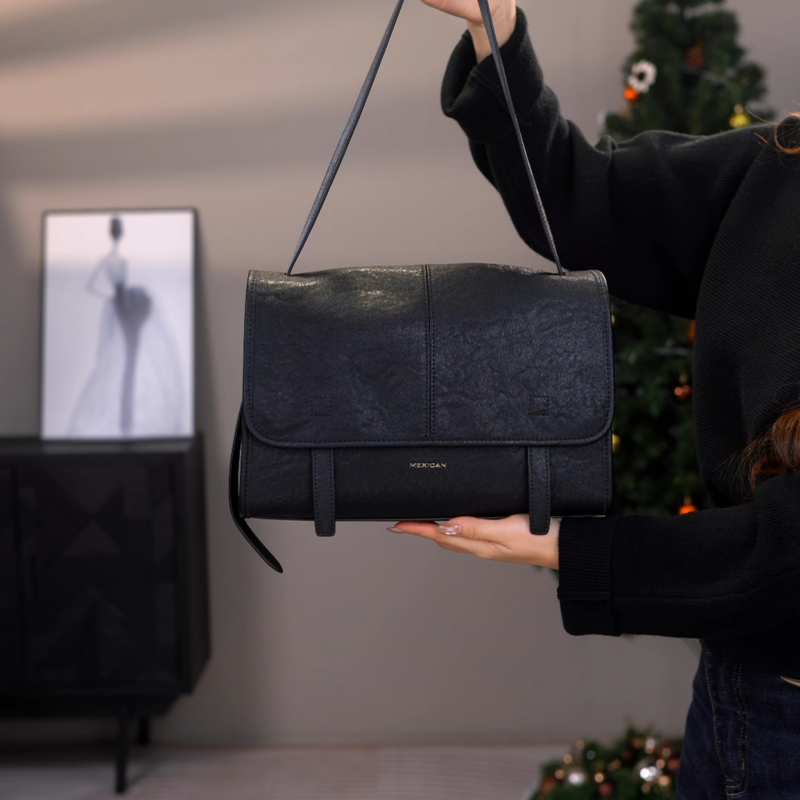 稻草人单肩斜跨复古邮差包斜挎包翻盖可折叠单肩便携