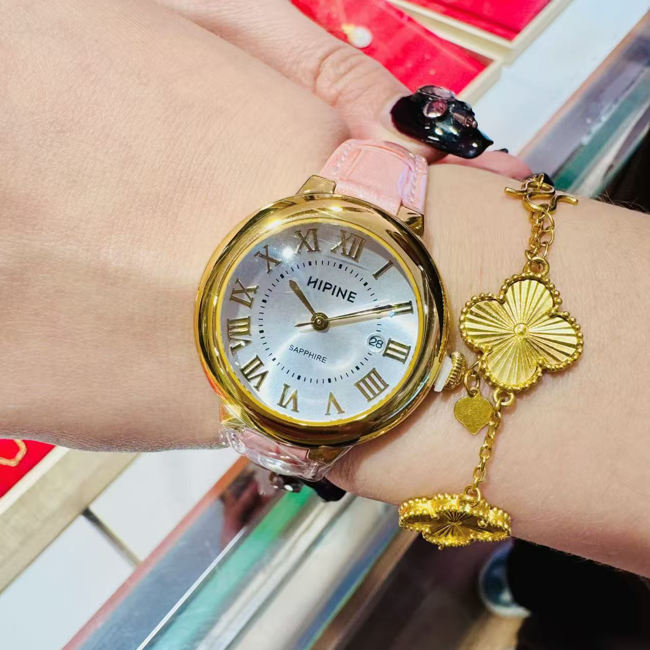 女士金表气球白色表盘镶钻石英机芯粉色表带防水时尚0.71克