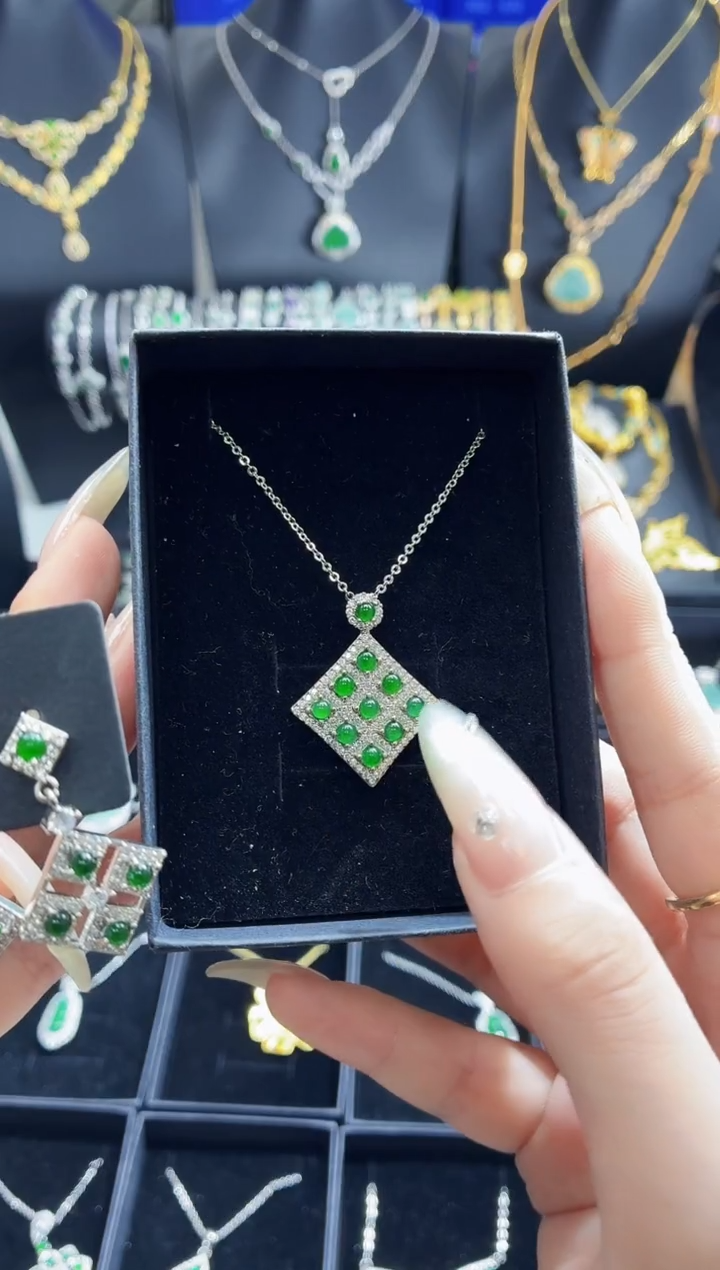 翡翠未镶嵌吊坠(不含链)天然翡翠a货 多样性发其一