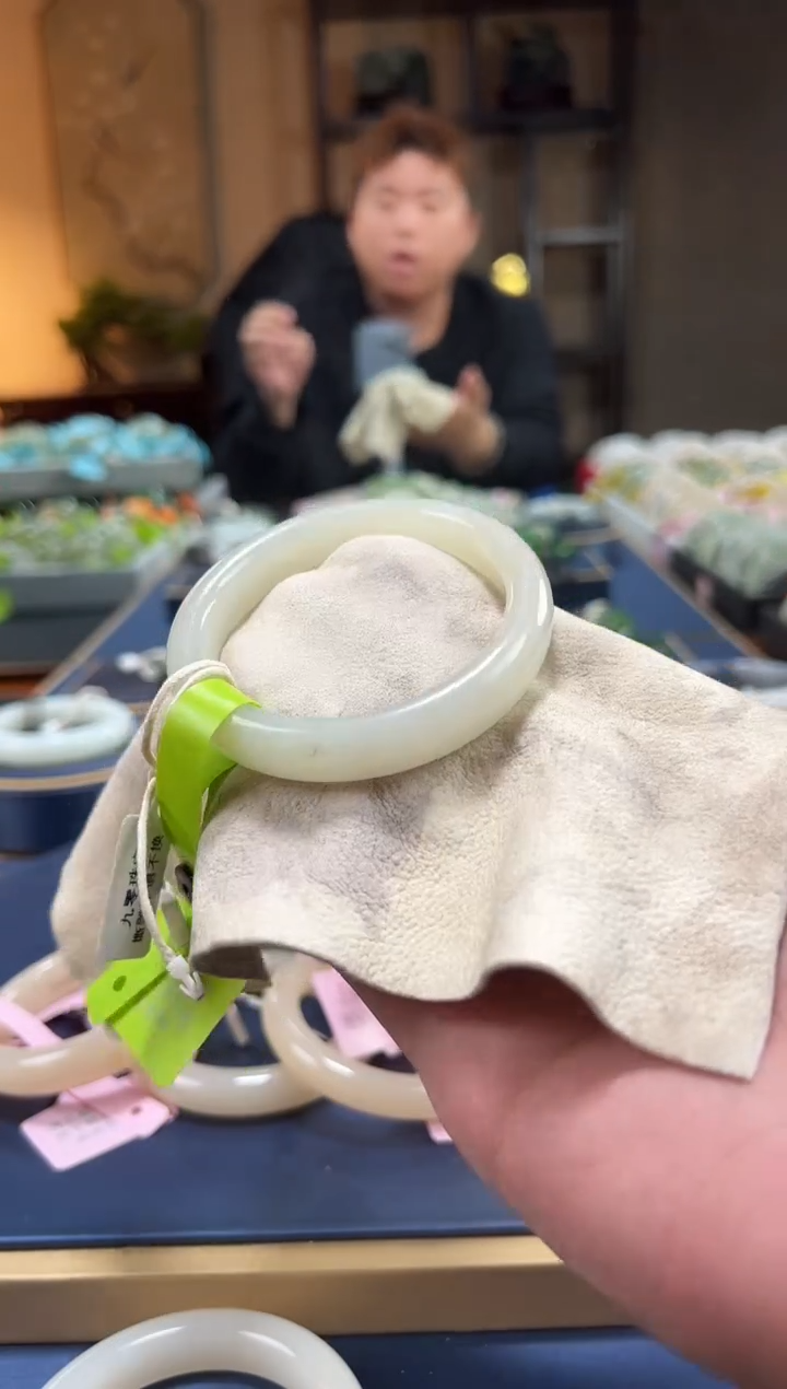 【闪购商品】和田玉手镯未镶嵌和田玉手镯