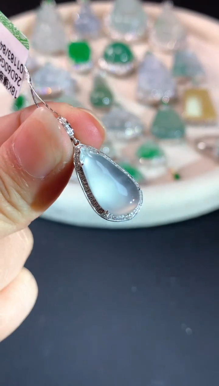 【闪购商品】翡翠吊坠(不含链)18K金镶嵌A433|3800