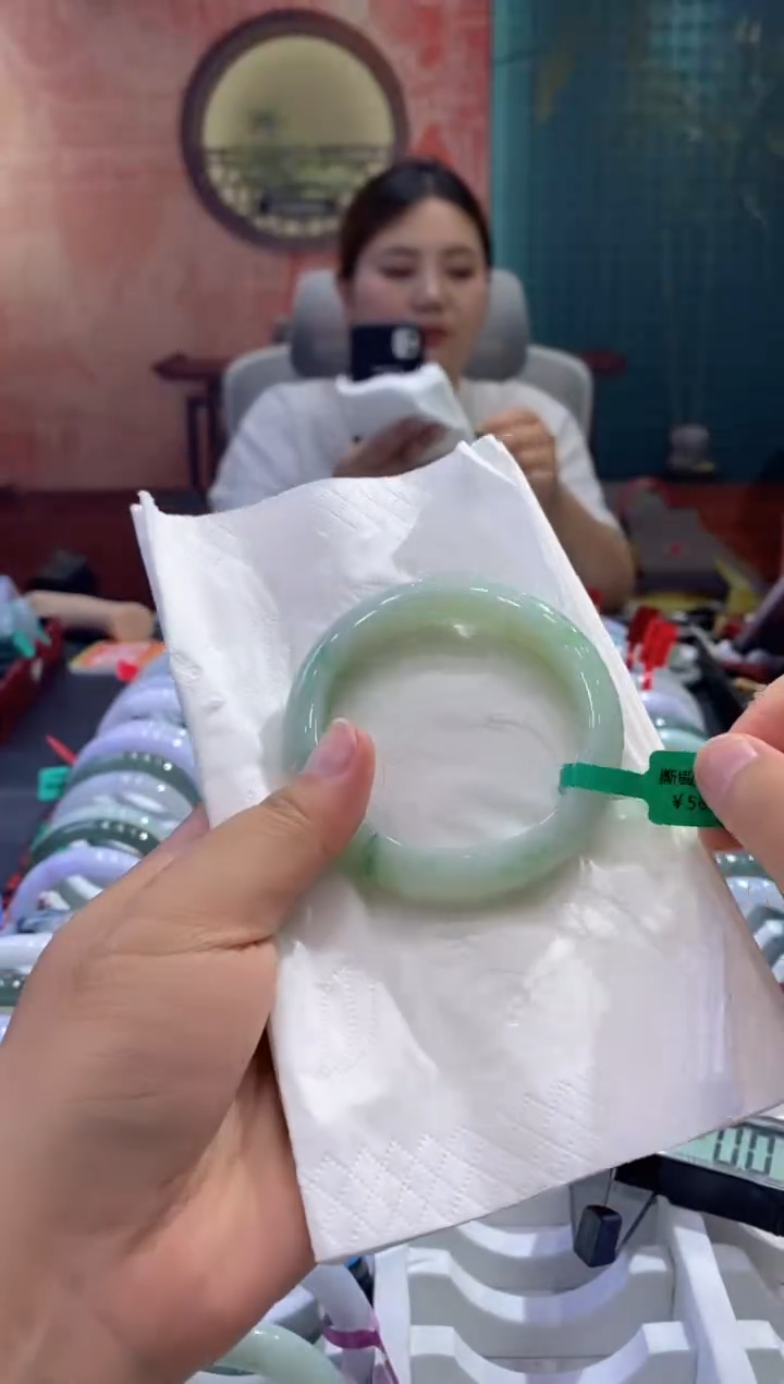 翡翠手镯未镶嵌多人00018894