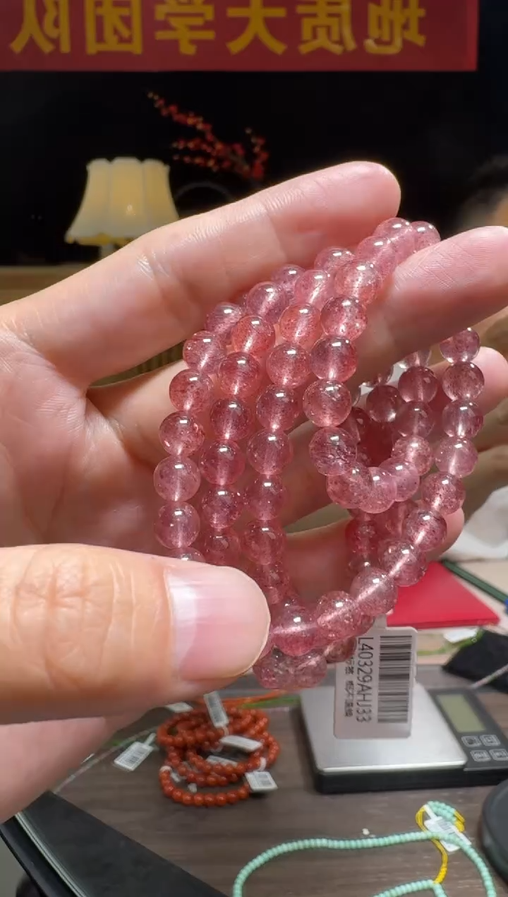 【闪购商品】石英质玉手串未镶嵌红草莓晶圆珠6-7mm多圈手串