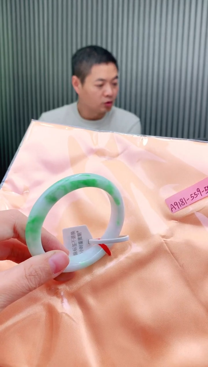 未镶嵌手镯翡翠55+