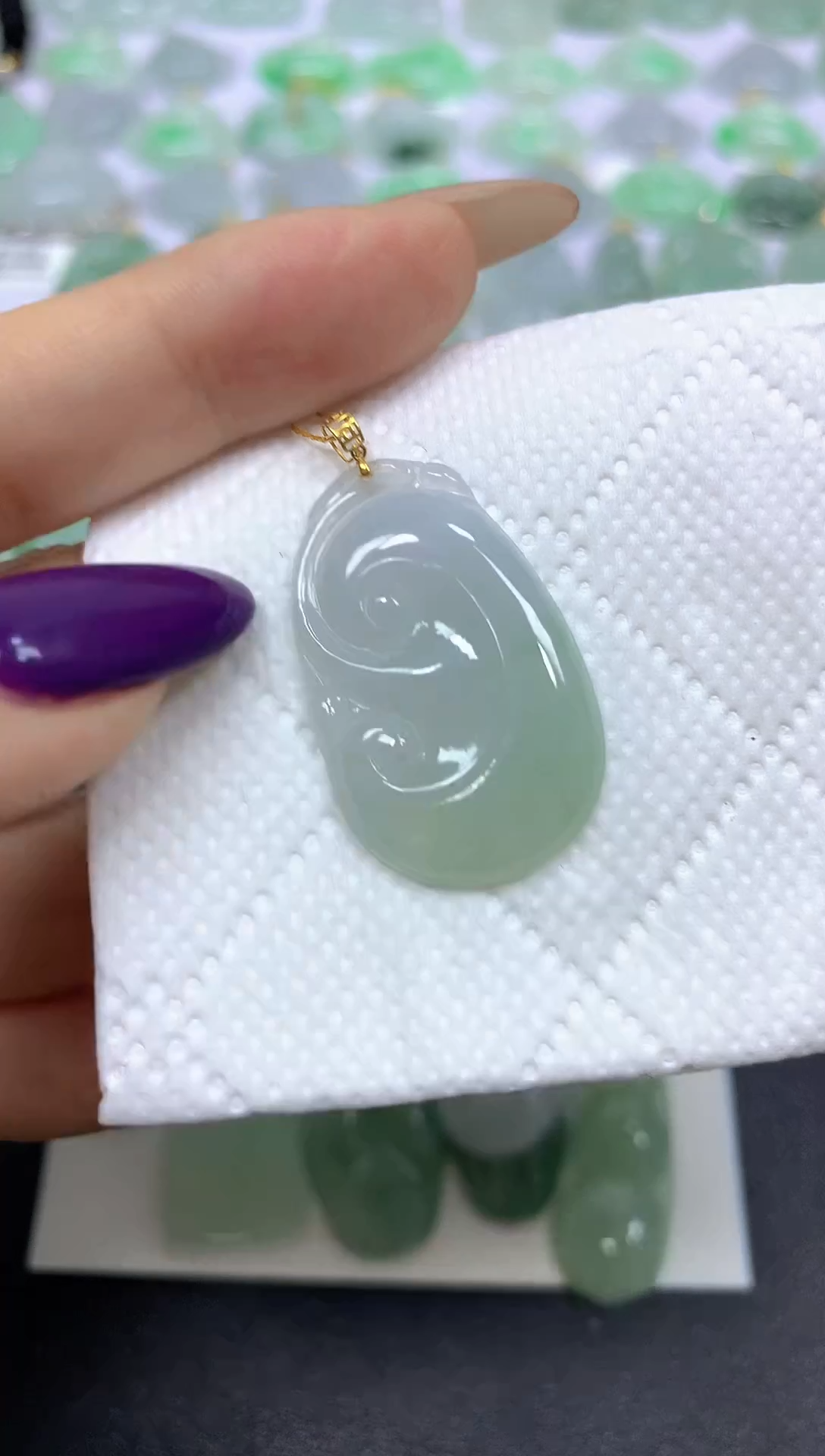 颈饰18K金镶嵌翡翠 