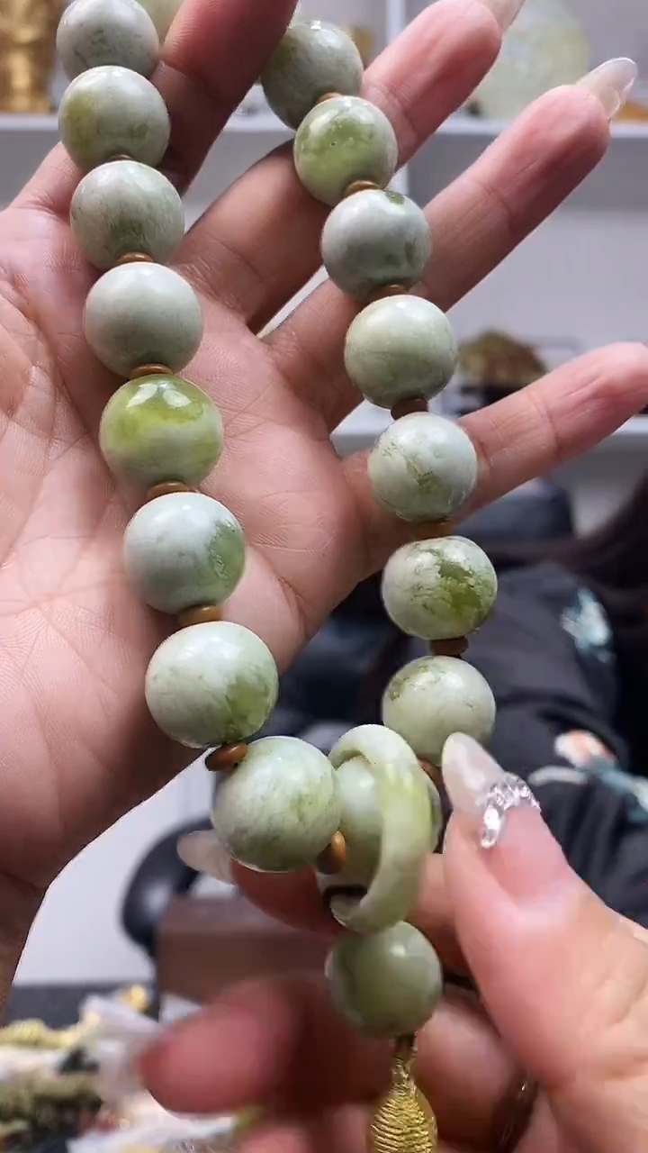 未镶嵌岫玉手串  