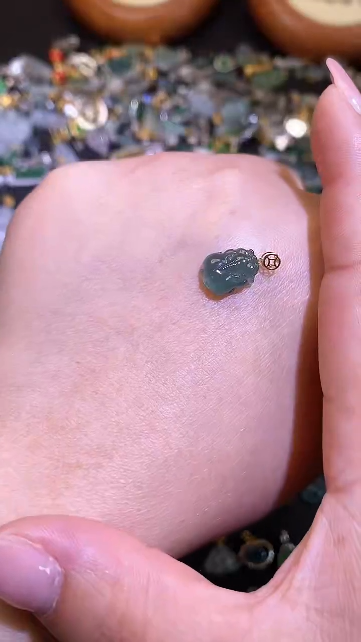 【闪购商品】翡翠吊坠(不含链)18K金镶嵌1