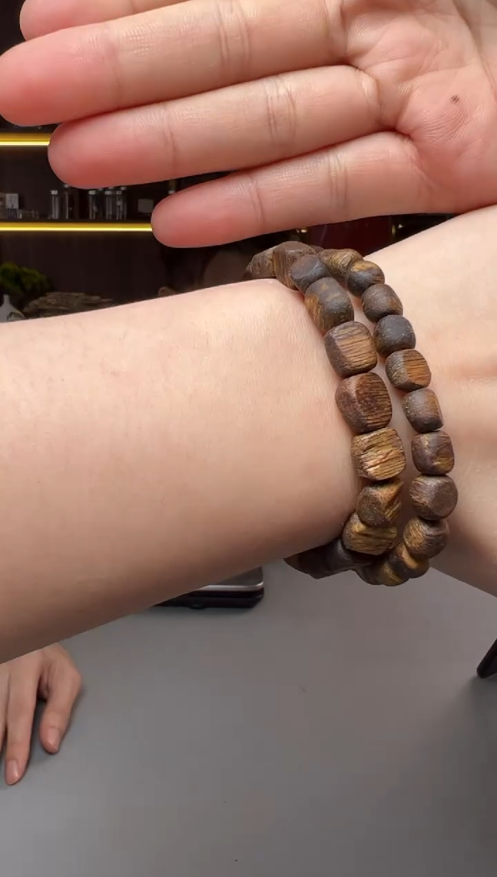 沉香碎屑沉香550号白奇随形留疤勾丝多样性发一064