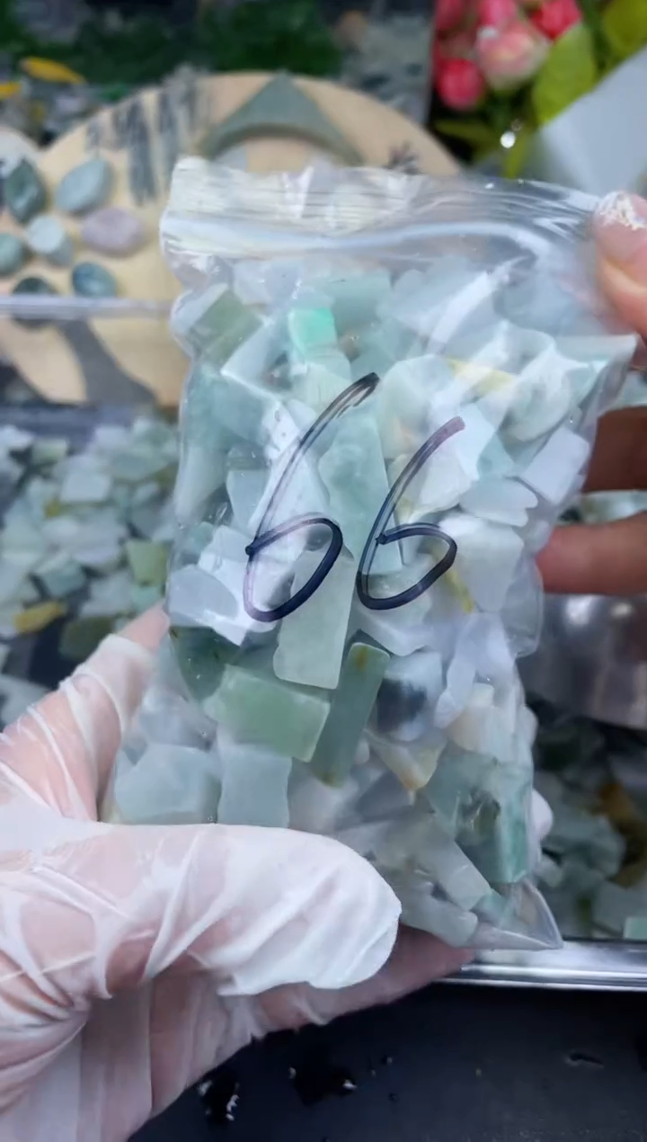 【闪购商品】翡翠颈饰未镶嵌天然翡翠小号500克66