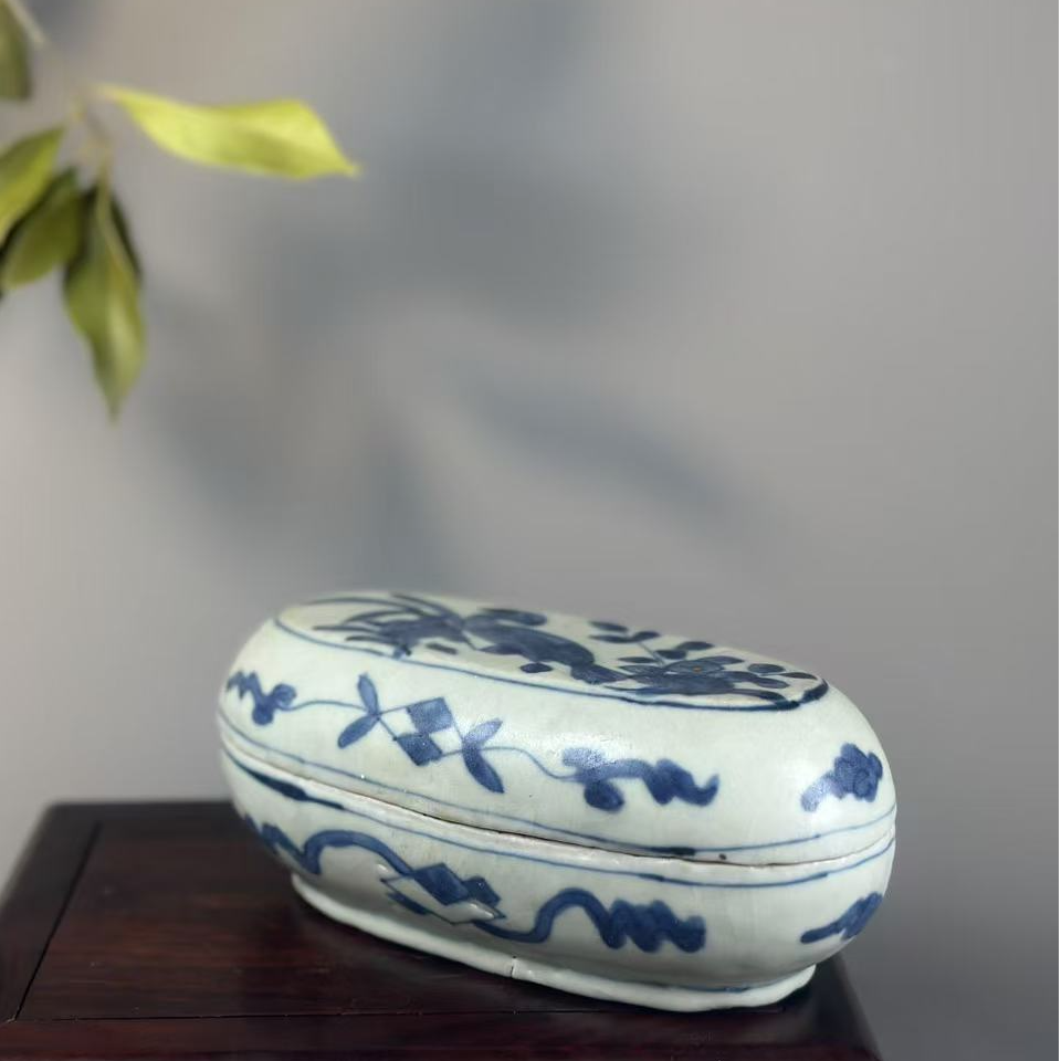 44:明晚期青花芦雁盖盒