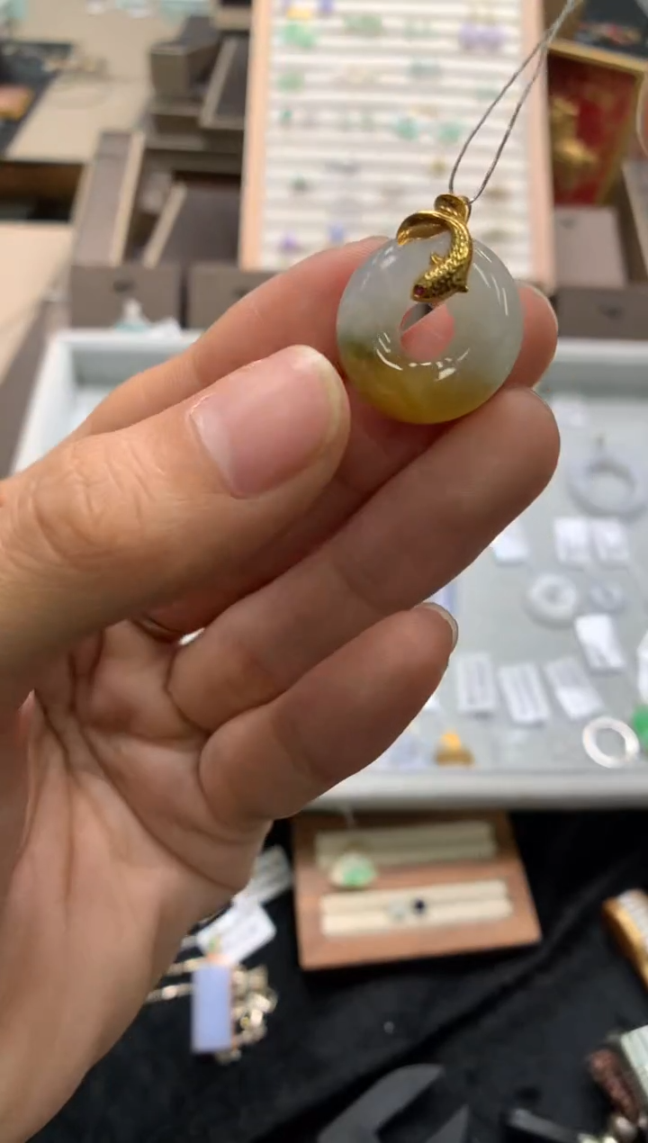 颈饰18K金镶嵌翡翠甜甜圈