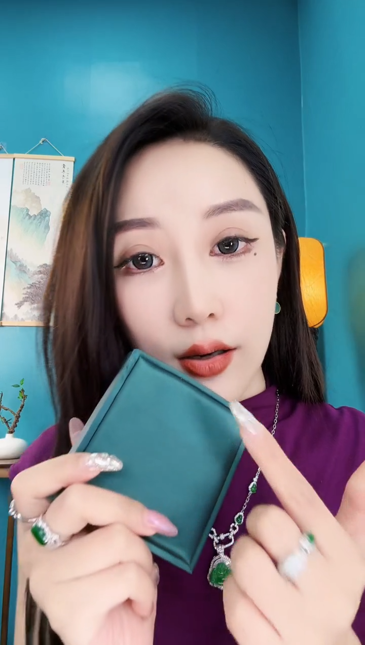 翡翠未镶嵌颈饰套装