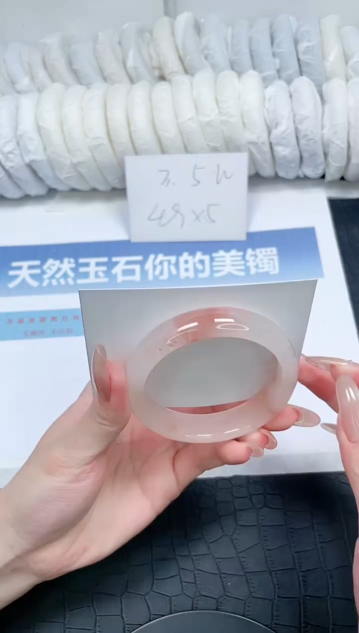 【闪购商品】石英质玉手镯未镶嵌T298-56