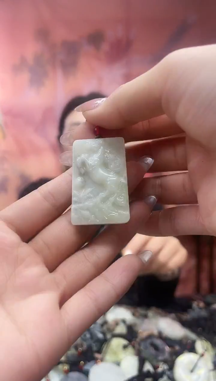 未镶嵌岫玉吊坠`