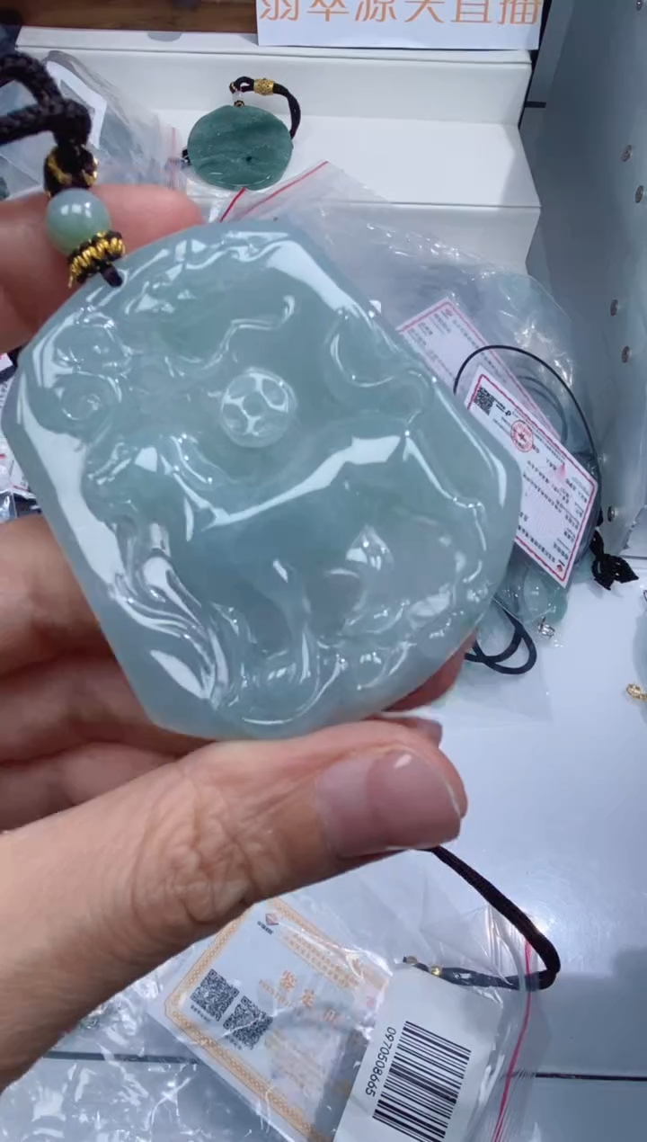 颈饰未镶嵌翡翠吊坠