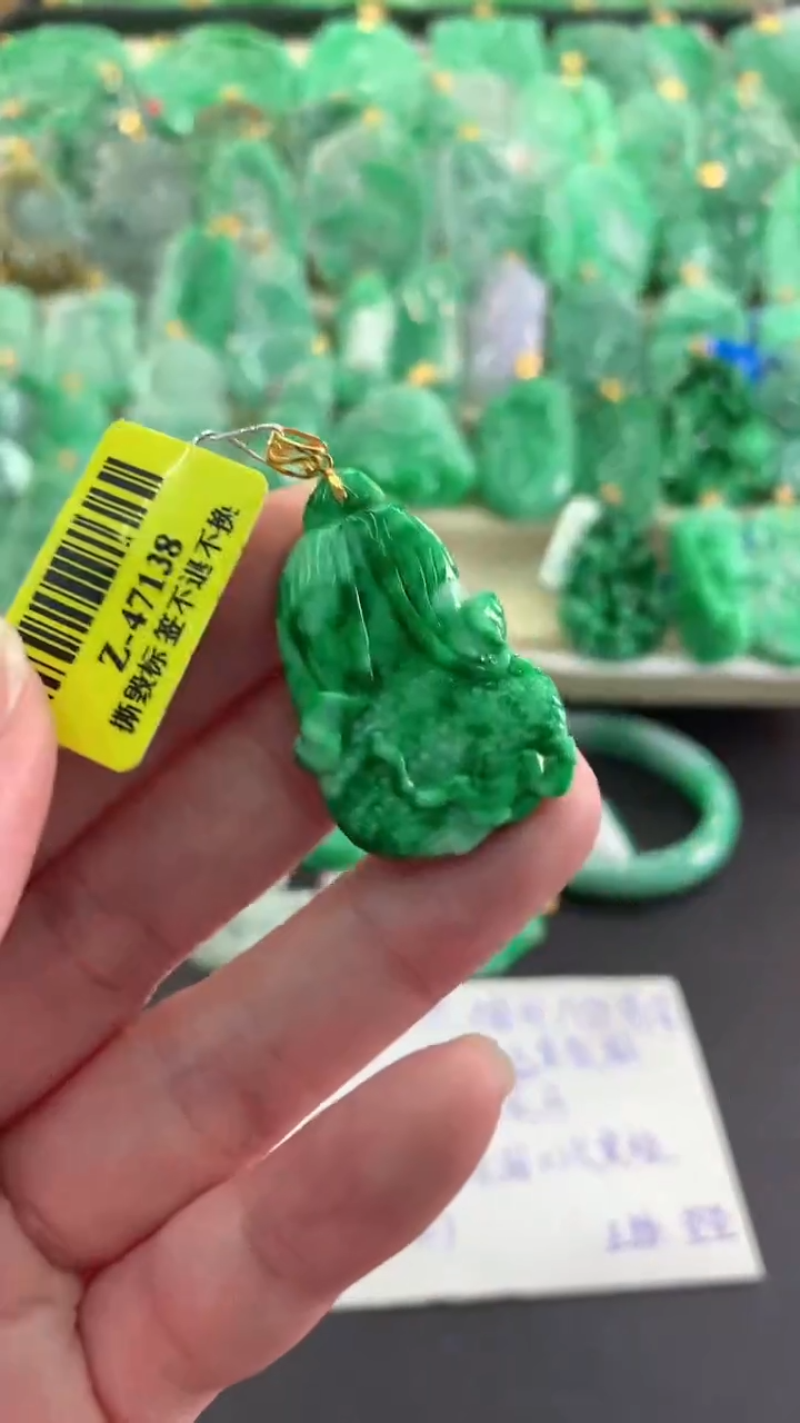 【闪购商品】翡翠吊坠(不含链)18K金镶嵌挂件
