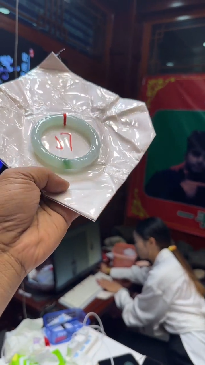 翡翠手镯未镶嵌手镯