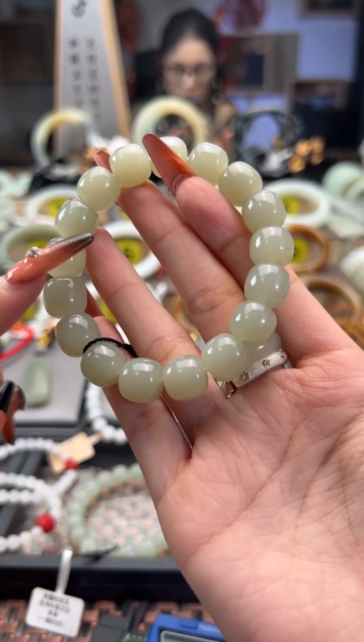 【闪购商品】和田玉手串未镶嵌且末料青白玉老型珠11*12手串