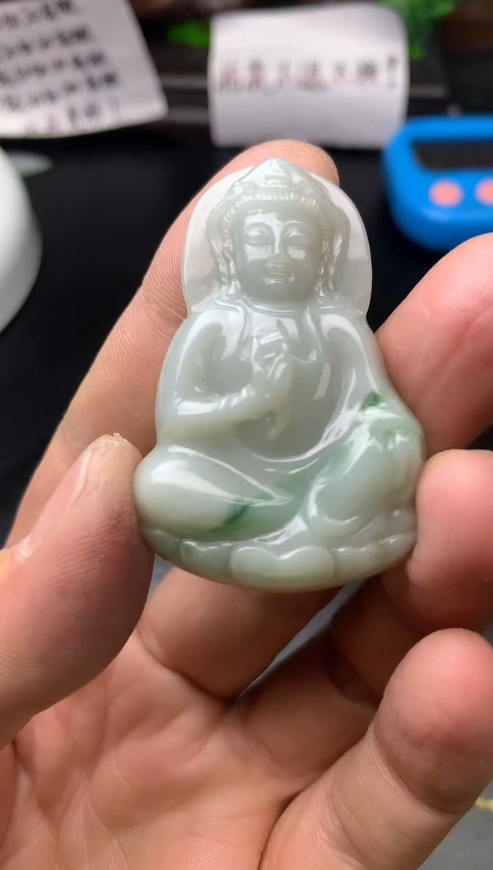 颈饰未镶嵌翡翠观音
