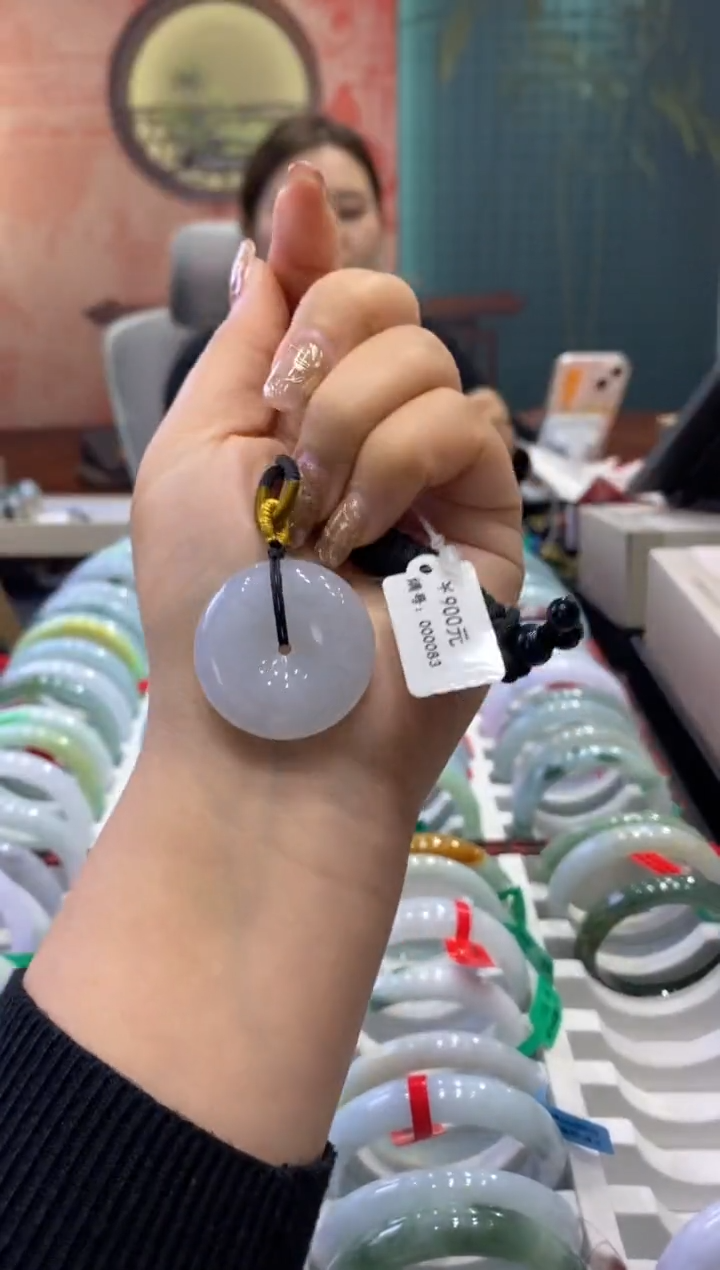 【闪购商品】翡翠吊坠(赠链)未镶嵌多人0011911