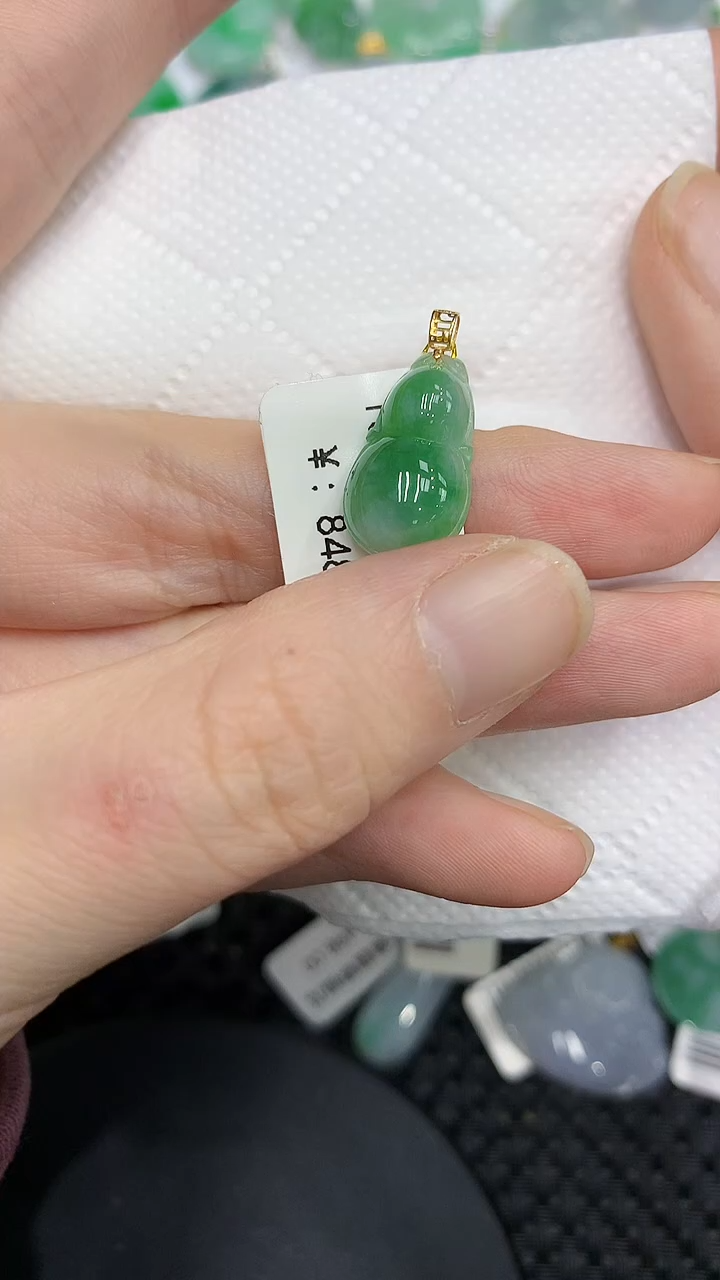 颈饰18K金镶嵌翡翠1111111111111