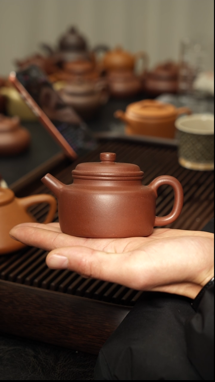 茶壶紫砂一**顺台西黑紫泥德钟壶