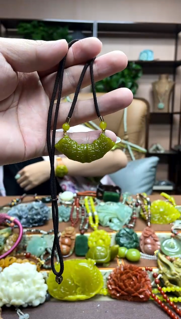 未镶嵌岫玉吊坠多样性发货发其中之一