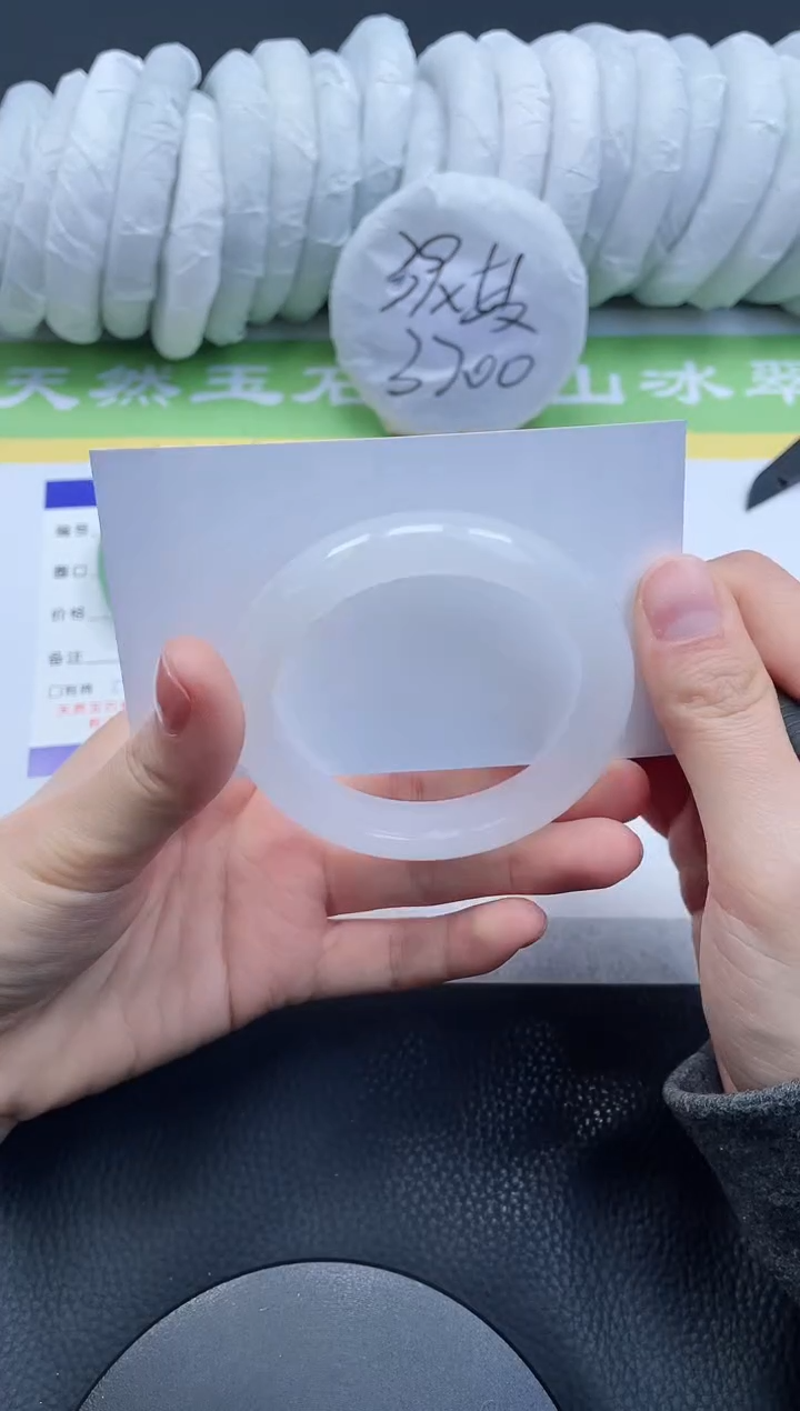 【闪购商品】石英质玉手镯未镶嵌A46-52+