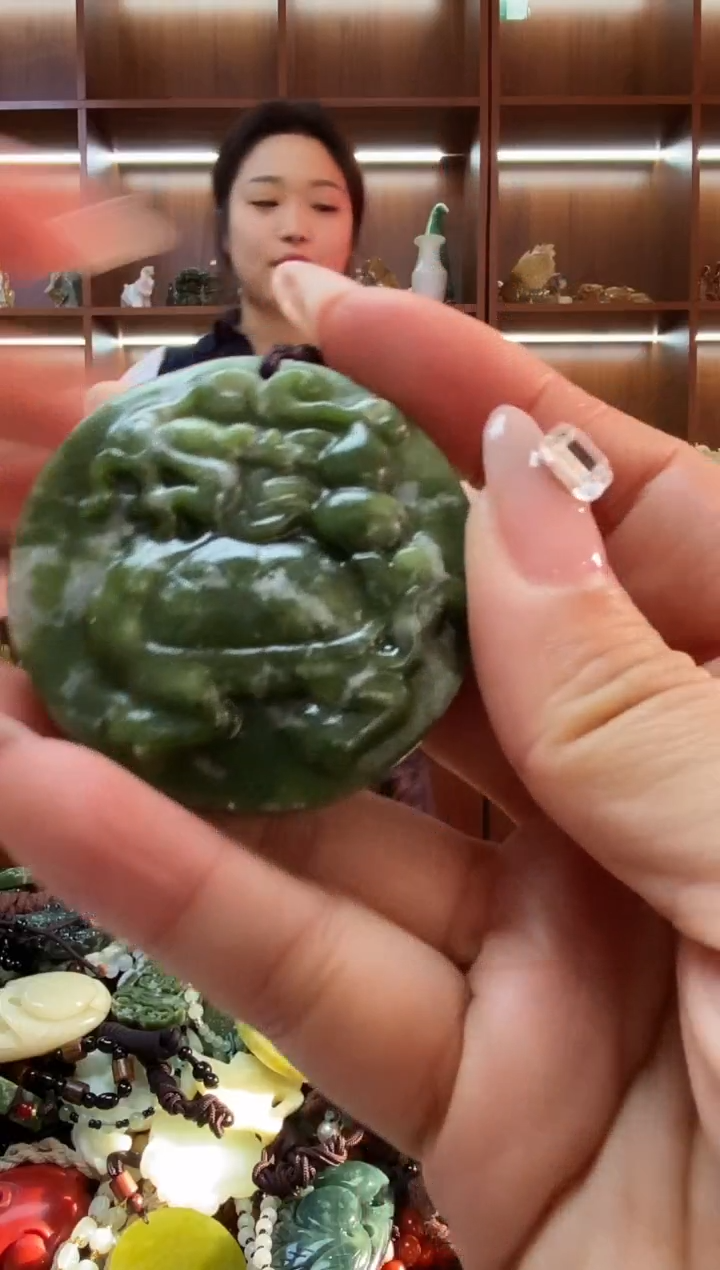 未镶嵌蛇纹石玉吊坠    