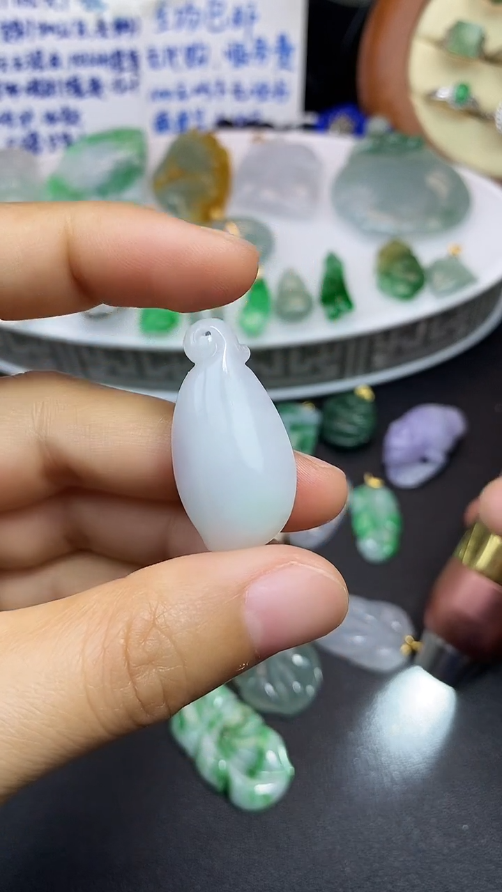 颈饰未镶嵌翡翠吊坠