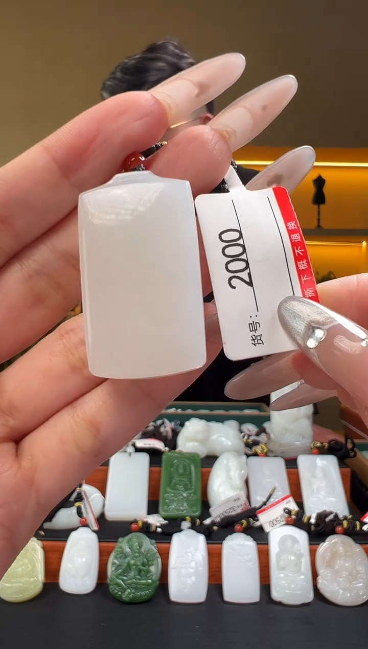 颈饰未镶嵌和田玉1